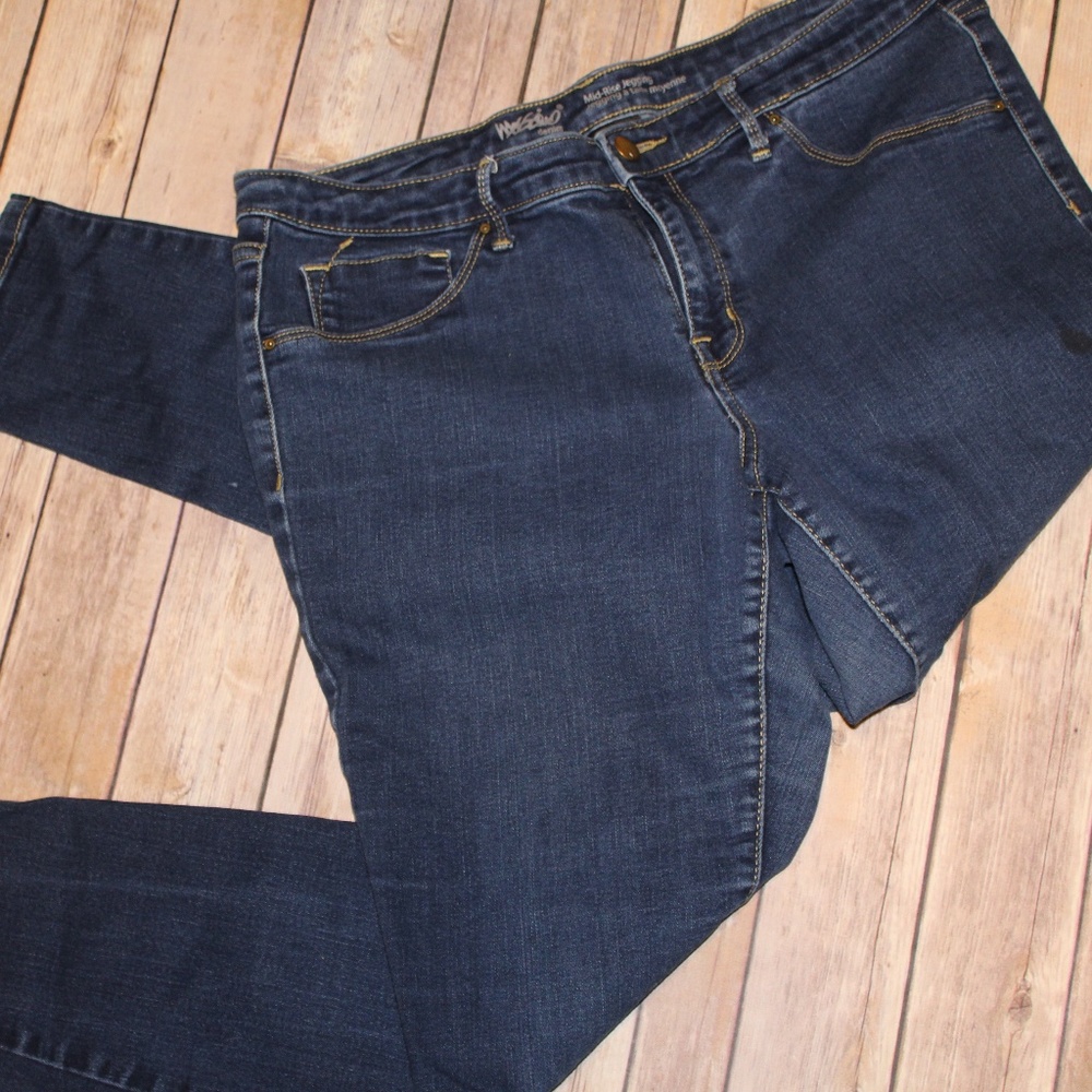 Blue skinny jeans